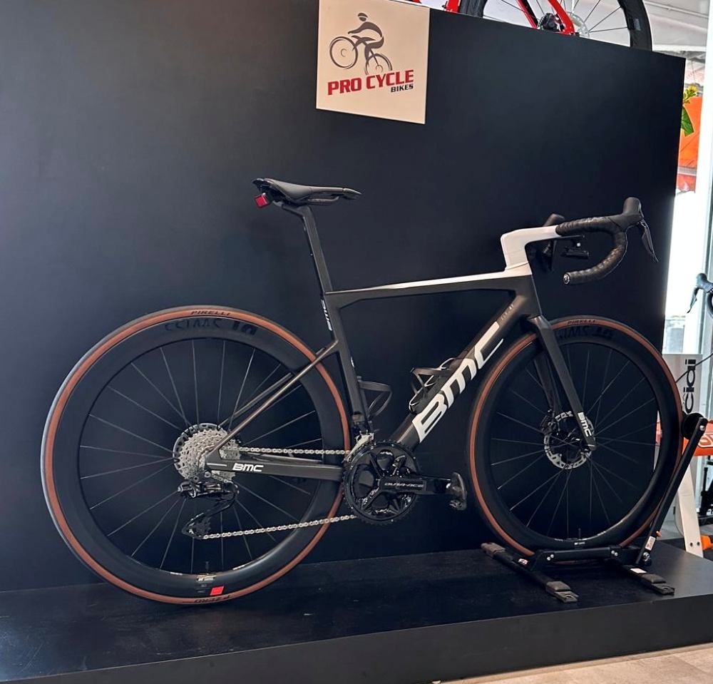 BMC Teammachine SLR01 Disc Road Bike | Shim. Ultegra 12S Di2