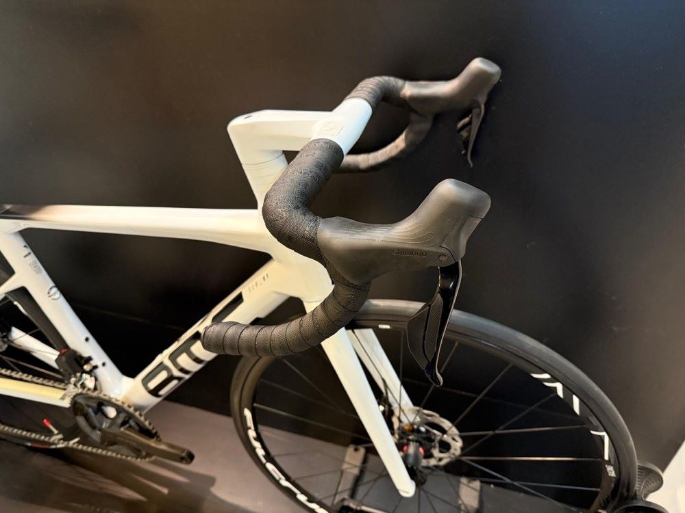 BMC Teammachine SLR01 Road Disc Bike, Off-White/Black Shimano