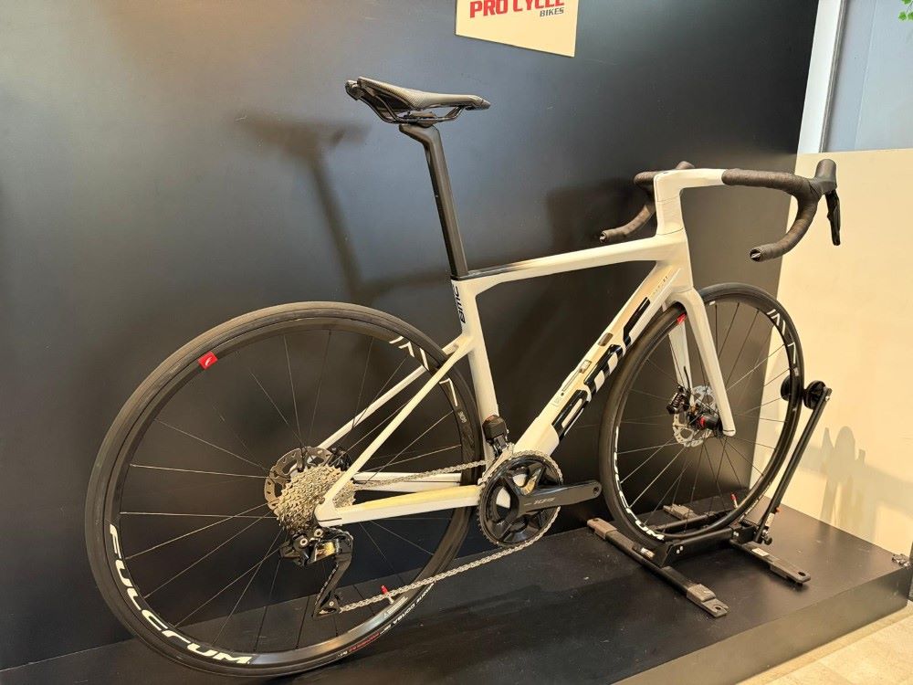 BMC Teammachine SLR01 Road Disc Bike, Off-White/Black Shimano